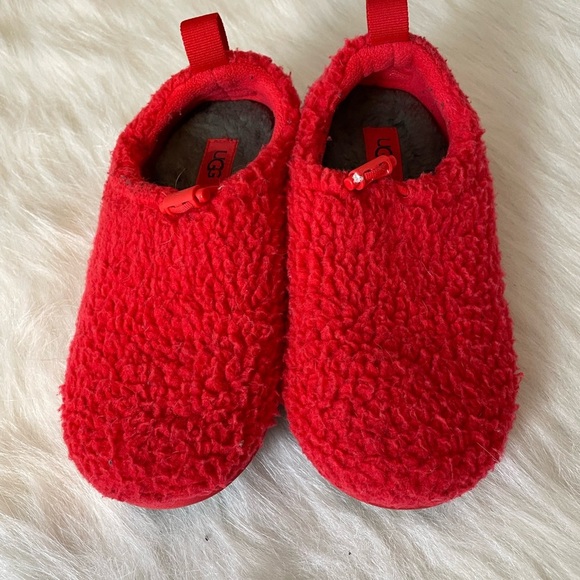 UGG Plushy Cherry Red Fleece Slippers size 6 - Picture 1 of 11